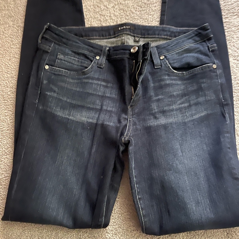 Women’s blue jeans with Rhinestone back pockets